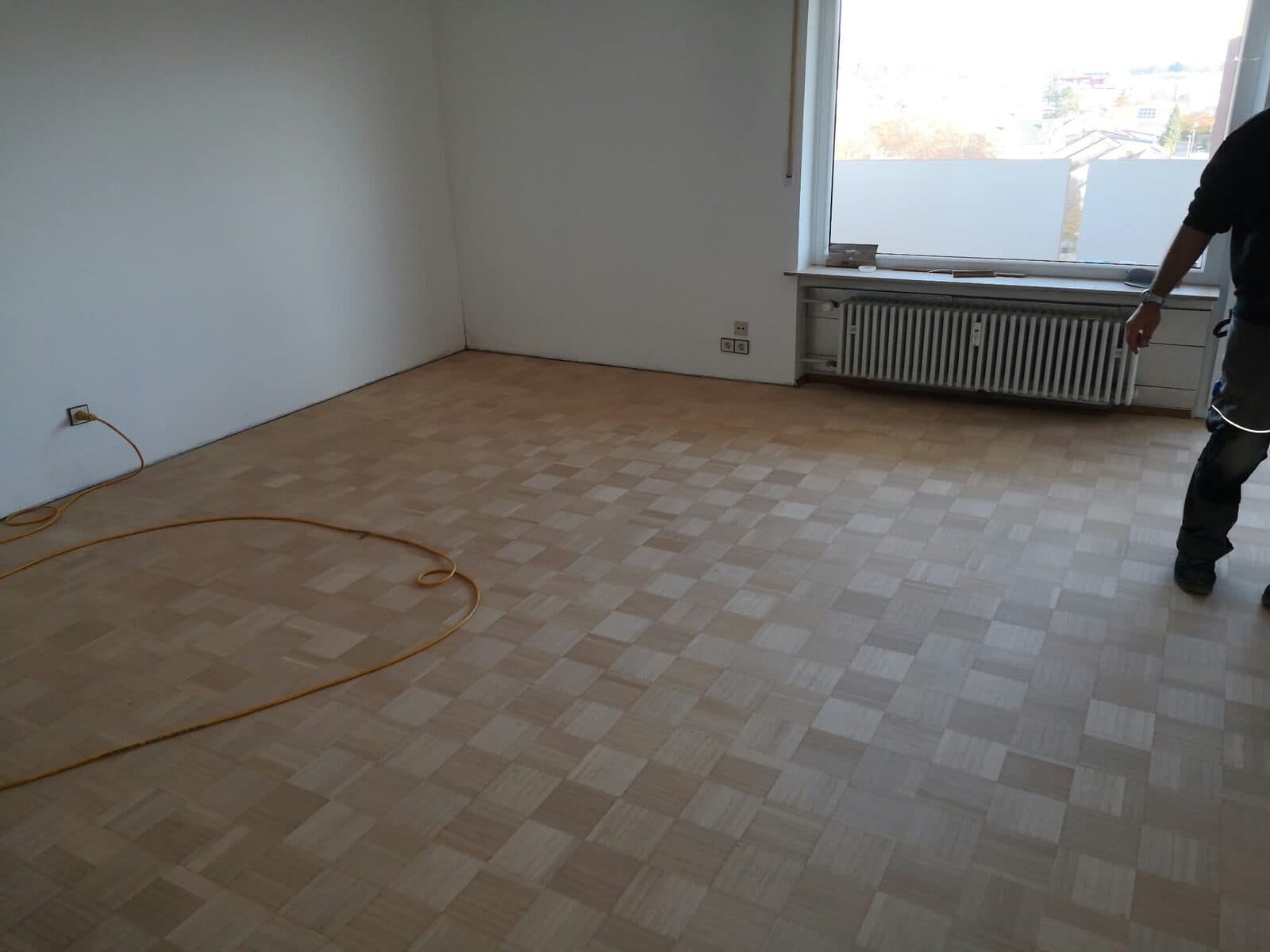 Leergeräumter Raum während der Bodenarbeiten